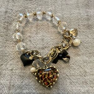 Elegant Betsey Johnson Gold and Black Heart Charm Stretch Bracelet